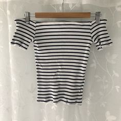 - Super Comfortable, Stretchy, And Semi Cropped - Ribbed Detailing With Stripes - Size Medium Fits 4/6 Summer Striped Ribbed Tops, H&m White Short Sleeve Tops, Trendy White H&m Top, H&m Ribbed Stretch Tops, H&m White Tops For Spring, H&m Striped Tops, Fitted White Top From H&m, Fitted White H&m Top, Fitted Summer T-shirt From H&m