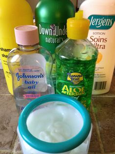 Homemade shaving cream for men and women! Simply mix these 5 household items together to make an inexpensive gift for yourself, or anyone! The proportions I used are: 1 cup kiwi conditioner(scent doesn't really matter but this went well with the aloe vera) 1/2 cup clear shampoo(I used unscented but matching conditioner would work too) 3 tbsp aloe vera gel 3 tbsp white lotion(mine is unscented) 2 tbsp baby oil Feel free to mess with the proportions to get desired thickness! Shower Scrubs, Shaving Cream For Men, Diy Shaving Cream, Homemade Shaving Cream, Clear Shampoo, Homemade Items, Shaving Oil, Hard Water Stains, Bathroom Cleaner