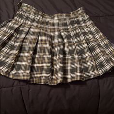 Black, Yellow, And White Skirt For Girls . Waist - 26.5 Hips - 30.1 - 31.5 Perfect For A Day At School Paired With A White Button Up ! Yellow Plaid Skirt, White Plaid Skirt, Christmas Wonderland, Yellow Plaid, White Button Up, White Skirt, Plaid Skirt, Walker Boots, Fit N Flare Dress