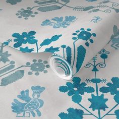 a blue and white wallpaper with flowers on it