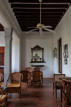 A chettinad Villa in Tamil Nadu Traditional Tamil House, Cultural Interior Design, South Indian Interior Design, Chettinad House Interiors, Home Decor Apartment