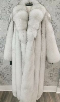 Winter Fashion Outfits Casual, Fur Clothing, Fur Coats Women, Fox Fur Coat, Vintage Fur, White Fur, Fur Coats