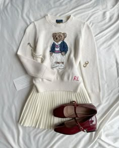 Ralph Lauren Fantasy Robes, Ralph Lauren Sweater Outfit, Girly Autumn, Mode Tennis, Look Adidas, Estilo Indie, Skandinavian Fashion, London Outfit, Cold Outfits