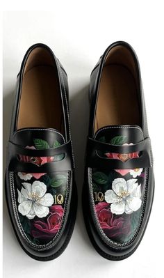 Painted Sneakers, Gentleman Shoes, Hand Painted Shoes, Mens Outfit Inspiration, Penny Loafer, How To Make Shoes, Painted Shoes, Sneakers Men Fashion