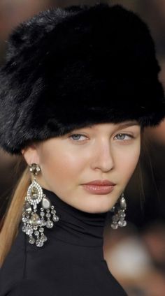 Modern Hat, Fabulous Furs, Ralph Lauren Style, Fancy Hats, Love Hat, Russian Fashion, Stylish Hats, Fur Hat, Fur Fashion