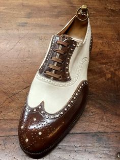 John Lobb Gucci Trainers, Mens Dress Hats, Gentleman Fashion, Special Shoes, Daily Shoes, Male Shoes, Menswear Accessories