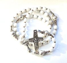 Rosary, catholic rosary, first communion, baptism, small, handmade, eucharist, white, roses, catholic gift, communion, Rosenkranz-Atelier Adjustable Rosary With Miraculous Medal And Crucifix, Spiritual White Cross Jewelry, Handmade Silver Rosary Bracelet For First Communion, White Spiritual Rosary Bracelet, White Miraculous Medal Spiritual Jewelry, Handmade Silver Rosary For Baptism, Pearl White Rosary With 8mm Beads As Gift, White Spiritual Crucifix Jewelry, Spiritual White Crucifix Jewelry