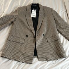 Nwt - Purchased From Zara.Com Brown/Black/White Small Checkered Pattern Size Xs Oversized Fit - I Am A Size S/M And Had To Size Down For The Oversized Fit Measurements - Shoulder To Bottom (25.5 Inch) // Shoulder To Shoulder (17in) Some Padding In The Shoulder But Can Likely Be Removed If You Don’t Want A Structure Look! Zara Brown Single Breasted Blazer, Zara Brown Spring Blazer, Zara Brown Single-breasted Blazer, Zara Brown Blazer For Work, Classic Brown Zara Blazer, Spring Brown Houndstooth Outerwear, Zara Brown Business Blazer, Zara Brown Blazer For Business, Zara Houndstooth Blazer For Fall