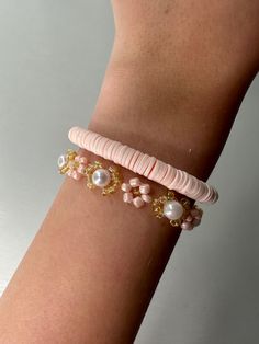 Two adjustable bracelets that can stretch from 5 1/2 inches to 6 1/2 inches. This set of bracelets have a variety of different beads such as HEISHI beads, 3mm beads, and pearls. Beads Clay, Light Pink Flowers, Bracelet Ideas, Heishi Beads, Diy Bracelet, Bracelet Crafts, Flower Bracelet, Adjustable Bracelet, Pink Flower