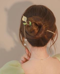 Space Bun Hairstyles, Space Bun, Aesthetic Hair, Diy Hairstyles, Bun Hairstyles