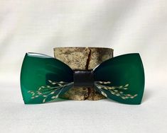 This is a stylish and handmade bow tie. Bow tie size: Length 11 cm  Widh 4,5 cm Please indicate your phone number when ordering, as required by my delivery service. Dapper Green Bow Tie, Formal Green Bow Tie With Decorative Bow, Elegant Green Bow For Gifts, Elegant Green Bow As A Gift, Dapper Bow Tie With Decorative Bow For Gifts, Dapper Decorative Bow Tie As Gift, Dapper Bow Tie As A Gift, Dapper Butterfly Knot Bow As Gift, Unusual Gifts For Men