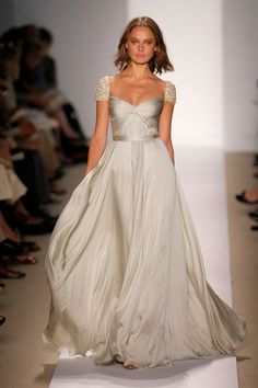 so elegant. Reem Acra Wedding Dress, Wedding Dress Cap Sleeves, 파티 드레스, Sleeve Wedding Dress, Gorgeous Gowns, Elie Saab, Celebrity Dresses, Mode Inspiration, Beautiful Gowns