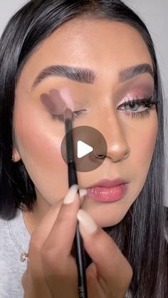 Rashna Kutwaroo on Instagram: "Rate the final look 1-10🌸💕 Have you guys tried these Eyemakeup hacks? . . Find products used on my LTK. 💕 . . #eyeshadowtutorial #pinkeyeshadow #pinkeyemakeup #eyeshadowlook #eyeshadowhack #makeuphacks #eyelinerhacks #makeupforbeginners #easymakeup #makeupideas #easyeyemakeup" Pink Tones Makeup, Flawless Makeup Tutorial, Natural Eyeshadow Looks, Effortless Makeup, Easy Eye Makeup, Everyday Eyeshadow, Influencer Tips, Droopy Eyelids, Wedding Eye Makeup