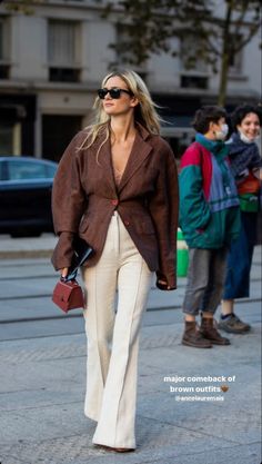 Look Jean, Looks Street Style, Cool Street Fashion, Inspiration Mode, White Pants, Street Style Outfit, Style Outfits, Autumn Winter Fashion, Fashion Inspo Outfits