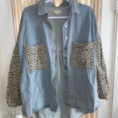 Brand New Without Tags, And Never Been Worn! Bought From A Boutique! Light Wash Cotton Denim Jacket For Day Out, Fall Patchwork Denim Top, Cotton Denim Top With Pockets For Day Out, Trendy Denim Top With Pockets For Day Out, Cotton Denim Jacket With Pockets For Brunch, Casual Patchwork Denim Top For Fall, Cotton Outerwear For Brunch, Long Sleeve Cotton Outerwear For Brunch, Casual Cotton Outerwear For Brunch