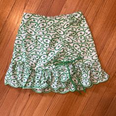 Brand New Never Worn H&m Spring Lined Skirt, H&m Lined Skirt For Spring, Fitted Green Skort With Ruffles, Green Summer Mini Skirt, Green Ruffled Mini Skirt For Day Out, White Skort For Spring Brunch, White Skort For Brunch In Spring, Spring H&m Lined Skirt Bottoms, H&m Lined Spring Skirt