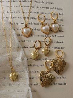 How To Have Style, Instagram Baddie, Heart Locket Necklace, Dope Jewelry, Classy Jewelry, Jewelry Lookbook, Heart Locket, Girly Jewelry, Dream Jewelry