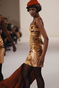 Naomi Campbell walks the runway for Perry Ellis in 1989. Photo courtesy of Getty Images. Iconic Runway, Fashion Designers Names, Paul Gaultier Spring, 90s Models, The Vivienne