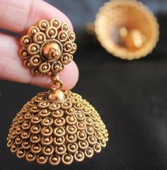 Jhumka Design, India Palace, Indian Jewelry Earrings, Gold Shop, Antique Engagement Ring, Indian Jewellery Design Earrings