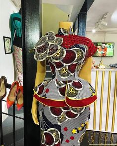 Classy Style Outfits, Asoebi Lace, Asoebi Style, Long Dres, African Bridesmaid Dresses, Style Africain, Ankara Gowns, Long Gowns, African Dresses For Kids