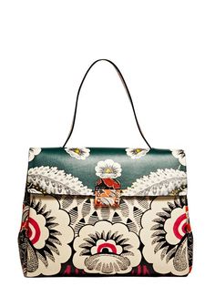 Valentino Handbags Collection & More Luxury Details Valentino 2017, Valentino Handbags, Red Leather Handbags, Valentino Couture, Over The Shoulder Bags, Trending Handbag, Valentino Bags, Backpack Bag