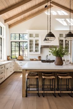 modern farmhouse kitchen with island and exposed beams Kitchens 2024, Barndo Ideas, Island Cabinets, Modern Farmhouse Kitchen Decor, Interior Ceiling, Kitchen Makeovers, Casa Country, Rustic Modern Kitchen, Cottage Inspiration