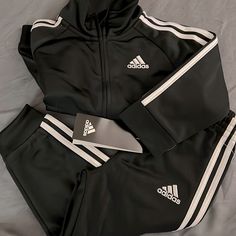 New Adidas Track Suit Pants And Jacket Nike Jogging Suits, Town Outfits, Adidas Set, Pants Adidas, Boy Activewear, Modesty Outfits, Adidas Tracksuit, Adidas Track Suit, Adidas Girl