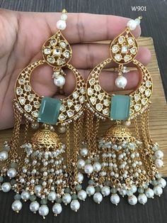 Jadau Earrings, Desi Things, Wedding Jewellery Designs, Jewellery Diy, Bridal Jewels, Indian Jewelry Earrings, Dulhan Mehndi, Asian Jewelry, Dulhan Mehndi Designs