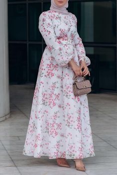 Dilara lantern-sleeve floral-print dress - ANNAH HARIRI Diy Abaya, Outfit With Sleeves, Floral Abaya, Long Flower Dress, Modest Maxi Dress, Modest Maxi, Female Outfits, Dress Modest, Fancy Dresses Long