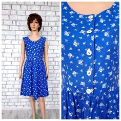 blue Folk Dress  floral Dirndl Dress M Oktoberfest Clothing bavarian dress German Dress Festival Dress oktoberfest dress Folklore Dress 4P 100% -cotton  height of the woman in the photo - 180 cm Condition: good vintage Measurements: Length: 94 cm/37" Bust: 96 cm/ 37.8" Waist 75 cm/ 29.5" Hips: free  SIZE: M note The color on the pictures may vary due to monitor settings and light reflections. Ready to ship Please do not hesitate to contact with me for any questions. Thank you for shopping today! Blue Fitted Dress For Oktoberfest, Fitted Blue Dress For Oktoberfest, Oktoberfest Clothing, Bavarian Dress, Folklore Dress, Oktoberfest Dress, German Dress, Oktoberfest Outfit, Folk Dress