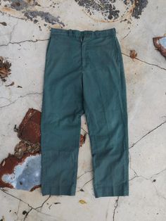 (Refer to measurements below for sizing not tagged size)   Measurements: Waist-31" inseam-27.5"   Condition: Nice fade. Light wear. Waist button was moved to make waist 31", originally 29". Work Trousers, Chinos Pants, Vintage 1970s, Made In Usa, Gender Neutral, Display Homes, Adult Outfits, Trousers, Bathing Beauties