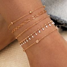 Preppy Jewelry, Pretty Jewelry Necklaces, Summer Bracelet, Ankle Jewelry, Anklets Boho, Jewelry Accessories Ideas, Summer Bracelets, Classy Jewelry, Stacked Jewelry