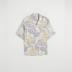 Zara Leaf Printed Linen Blend Shirt Relaxed Fit New. Never Been Worn. Light Grey , Yellow And Beige Colors. Front Button Closure. Short Sleeves Leaf/ Tropical Print. Relaxed Fit. Approximately 26” Pit To Pit. Length 31” Comfy Soft Linen Blend Fabric. 15% Linen 85% Viscoe Perfect Vacay Shirt. Yellow Printed Tops With Camp Collar, Yellow Short Sleeve Camp Shirt For Spring, Yellow Floral Print Top With Camp Collar, Yellow Printed Camp Shirt, Yellow Casual Top With Camp Collar, Yellow Relaxed Fit Short Sleeve Blouse, Casual Yellow Tops With Camp Collar, Casual Yellow Top With Camp Collar, Yellow Relaxed Fit Blouse For Vacation