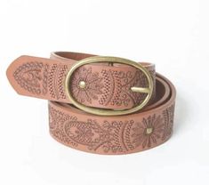 Make a statement in the trend-forward Floral Stitch Oval Buckle Belt in Camel. Crafted with vegan leather, it features a stunning floral stitch design that will add a unique, eye-catching touch to any outfit, from the chicest casual wear to the most stylish formal look. With its one-size-fits-all length of 44.5" and strap width of 1.5", this belt is sure to give your wardrobe a boost! One Size Length: 44.5" Strap Width: 1.5" Material: 100% Vegan Leather; 95% PVC 5% Zinc Alloy (buckle) Color: Cam Plus Boho, Bohemian Summer Dresses, Boho Belt, Cuffs Bracelets, Boho Belts, Boho Style Outfits, Work Fits, Bohemian Accessories, Black Camel