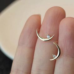 Color: Moon Studs (Copper Plating Gold) Fashion Element: Moon Style: Affordable luxury style Rose Gold Crescent Earrings, Moon Earrings Studs, Moon Stud Earrings, Minimalist Accessories, Moon Studs, Moon Shape, Chic Type, Punk Jewelry, Moon Earrings