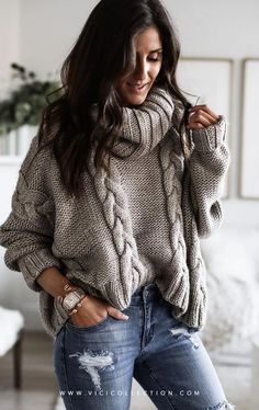 Sweater And Jeans, Oversized Grey Sweater, Oversize Pullover, Solid Color Sweater, Vogue Knitting, Color Sweater, Winter Mode, Trendy Fall Outfits, Oversized Knitted Sweaters