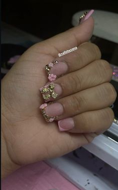 Shorties Nails, Hard Nails, Minimal Nails, Girly Acrylic Nails, Short Square Acrylic Nails, Nails Only, Short Acrylic Nails Designs, Pink Acrylic Nails, Gold Nails