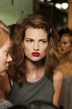 Easy Red Lips Bette Franke, Messy Curls, I'm With The Band, Red Lipstick, 인물 사진, Up Girl, Looks Style, Beautiful Makeup, Makeup Trends