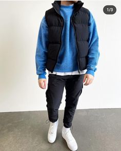 Rainy Weather Outfits Men, Men’s Urban Outfits, Minimalist Fashion Men Winter, Men Casual Outfit Winter, Cold Outfits Men, Men Winter Outfits Cold Weather, Outfits With Puffer Jackets, Green Puffer Jacket Outfit, Fashion In 2023