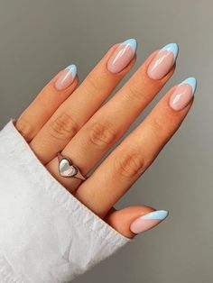 Discover 55 trendy blue winter nails including ombre, glitter, French tips, marbled styles and so much more, perfect for the cold season. Ongles Baby Blue, Nail Design Gold, Light Blue Nail Designs, Light Blue Nails, Baby Blue Nails, Short Fake Nails, Purple Nail, French Tip Acrylic Nails, French Nail Designs