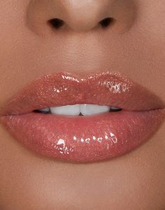 Kristina Webb, High Shine Lip Gloss, Bare Lip, Gloss Labial, Hot Lips, Beautiful Lips, Glossy Lips, Gold Shimmer, Lip Plumper