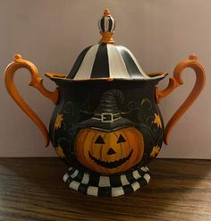 Fall Decor Crafts, Halloween Things, Tea Sets, Coffee Bar, Halloween Ideas, Decorative Painting, Decor Crafts, Fall Decor, Tea Pots