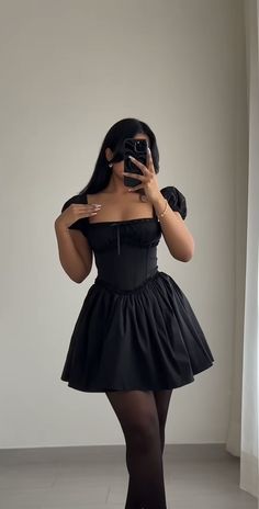 Classy Dress For Birthday, Cute Dinner Dresses Classy, 20 Birthday Ideas Outfits, Black Birthday Dress Classy, Graduation Dress Aesthetic, Black Dress Dinner Outfit, 20th Birthday Outfit, Cute Plus Size Dresses, Black Short Homecoming Dress