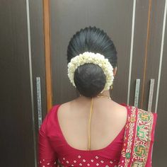 Hair Bun Traditional Indian, Ambada Hairstyle Indian Weddings, Bridal Amboda Hairstyle, Sadi Hairstyles, Long Hair Bridal Styles, Curls Long Hair, Long Hair Bridal, Wedding Hairdo