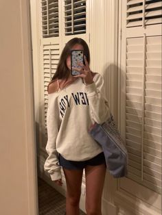 Off Shoulder Tee Outfit, Sorority Outfits Casual, East Coast Summer Aesthetic Outfit, Simple Everyday Outfits Summer Casual, Brandy Summer Outfits, Freshman Year Outfits, Movie Theater Outfit Comfy, Cute Outfits Basic, Cute Comfy Outfits Lazy Days