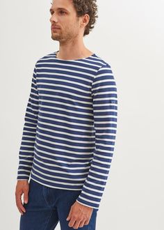 Light and versatile, the Breton striped shirt or marinière MINQUIERS MODERNE embodies a French state of mind.Its masculine straight fit around the waist and down the hips with full-length sleeves make it suitable for both men and women looking for a boyfriend fit. Please refer to the sizing guide to identify your best fit. Like all Saint James fabrics, our hospitality industry-endorsed light cotton is engineered to stand the test of time and countless cold washes. For a more substantial, texture Looking For A Boyfriend, Breton Stripe Shirt, Sailor Shirt, Fit Fashion, Saint James, Hospitality Industry, Stripe Shirt, Men Fits, French Girl