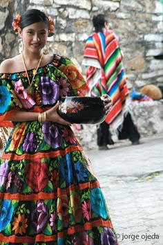 Parachicos, traditional dancers from Chiapa de Corzo, Chiapas, Mexico, who dance on the streets of the town during the annual Great Feast festivity (January 4-22) | Jorge Ojeda Badenes, via Flickr Mexican Traditions, Mexican Fashion, Mexican Heritage, America Latina, International Clothing, Visit Mexico, Mode Boho, Mexican Dresses