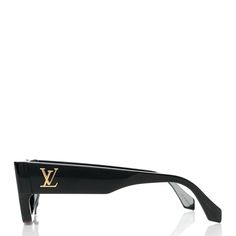 This is an authentic pair of LOUIS VUITTON LV Clash Square Sunglasses Z1579E in Black. These sunglasses feature an oversized black frame and square lenses. The temples feature a gold LV logo. Lv Logo, Square Sunglasses, Black Frame, Lenses, Louis Vuitton, Sunglasses, Square, ? Logo, Frame