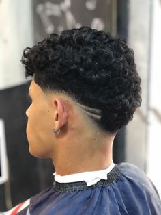 Low Fade Curly Hair, Undercut Curly Hair, Hair Types Men, Haircut Quotes, Mens Hair Salon, Haircut Designs For Men, Fade Haircut Designs, Waves Hairstyle Men, Mid Fade Haircut