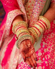 Bangles Silk Bangles, Bridal Jewelry Sets Brides, Bridal Jewellery Inspiration, Bridal Chura, Indian Wedding Jewelry Sets, Bridal Jewelery, Fancy Jewellery Designs